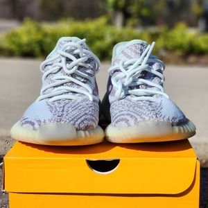 Yeezy adidas 350 v2 blue tint/grey three/high risk red size 10 mens
